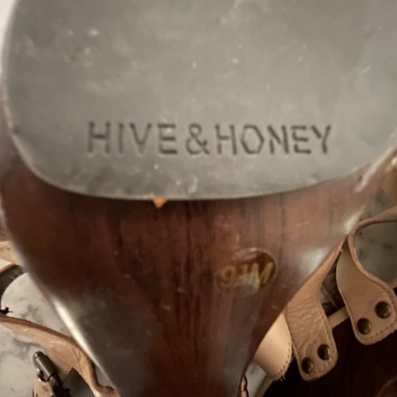 Hive and Honey high heel shoes.  Size 9.5. Color tan. - Picture 4 of 7